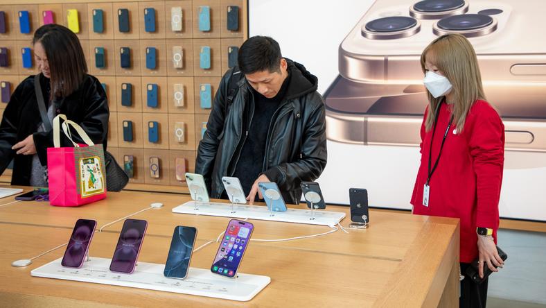 今年轻薄款、明年折叠机，苹果酝酿iPhone机型大变革