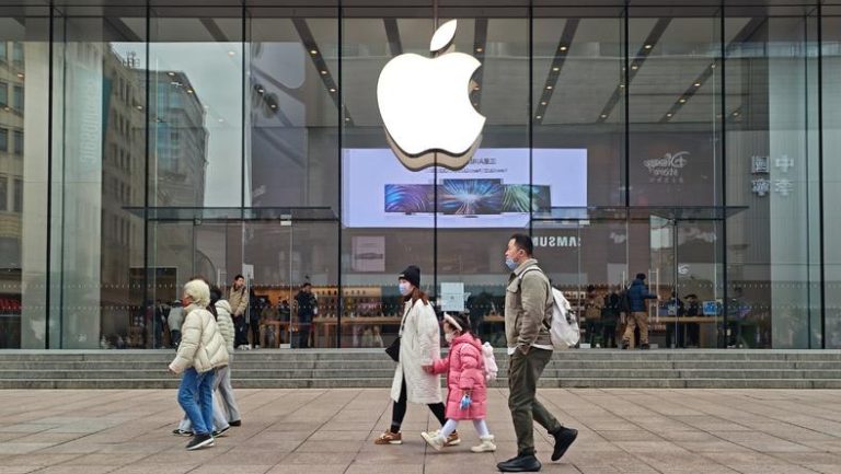 特朗普威胁iPhone征税25%，苹果扛下关税都比迁回美国强？