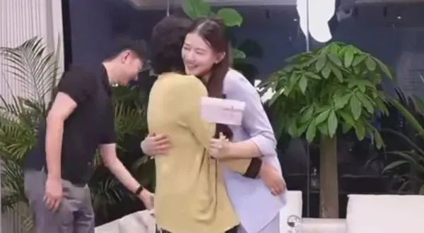 董明珠孟羽童同框直播 带货销售额达500万元！董明珠回应孟羽童能否再回格力