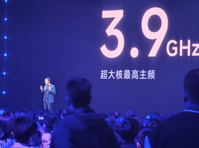 直击雷军发布3nm旗舰芯片！现场安检空前严格 连白纸都要寄存！