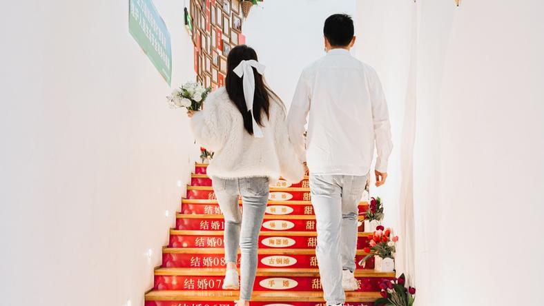深圳年轻人，流行起了不领证式“结婚”