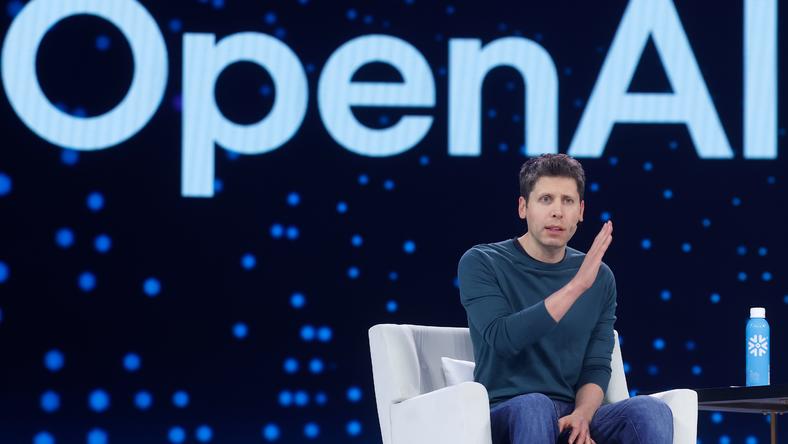 OpenAI最强模型o3-pro发布，奥特曼深夜发文谈“AI奇点”