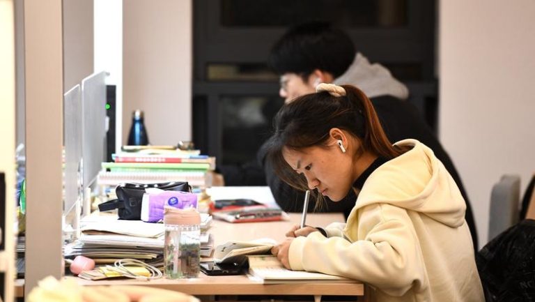 大学里的水课，为什么都长一个样