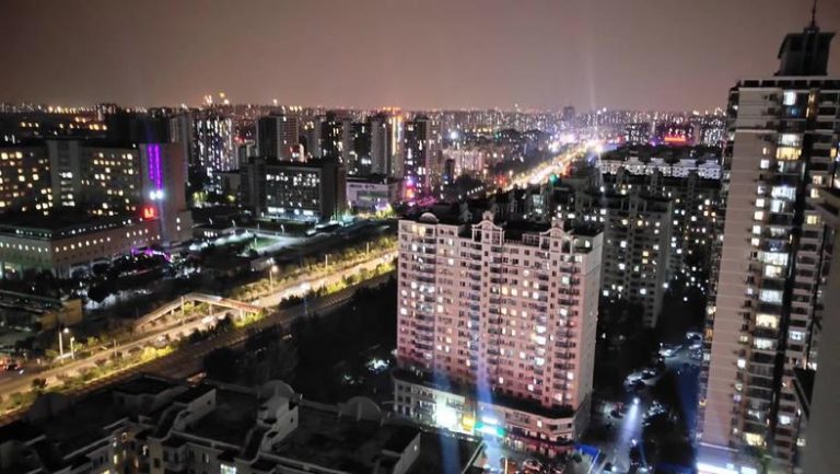 跌到谷底的马路房，被年轻人疯狂捡漏