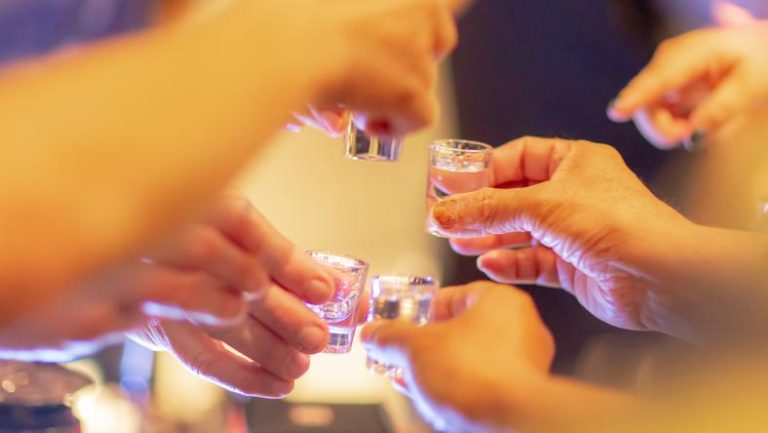 白酒挤泡沫，压垮经销商
