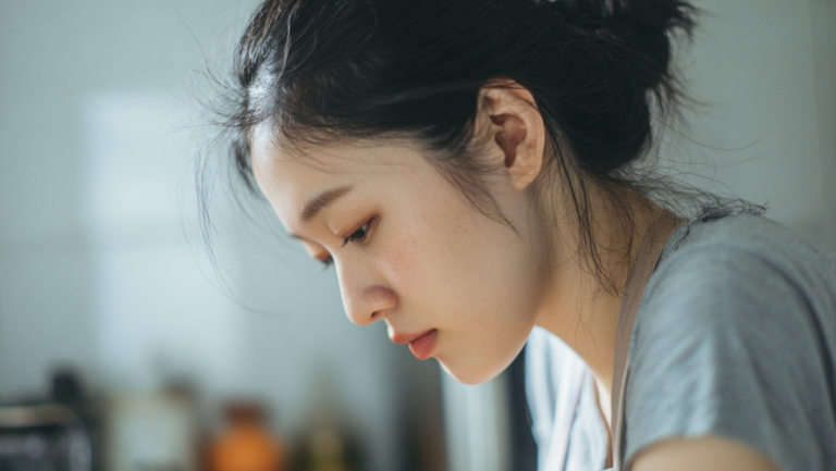 “没生孩子，却已经当妈了”：7种“长女命运”的讲述