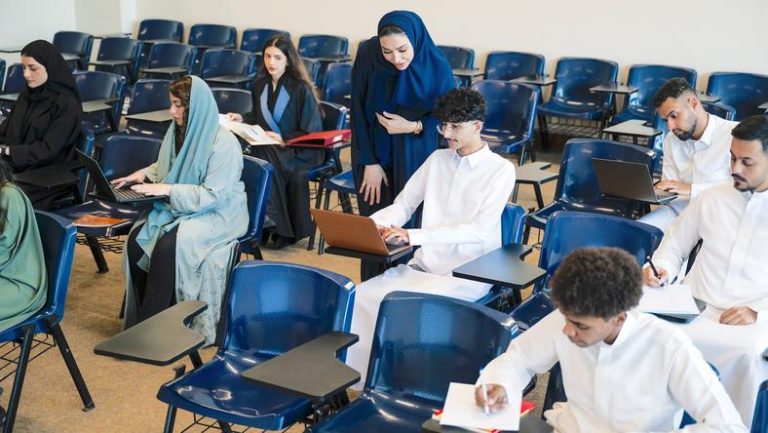 中东留学：用孤独换机遇，中国学生的“勇敢者游戏”