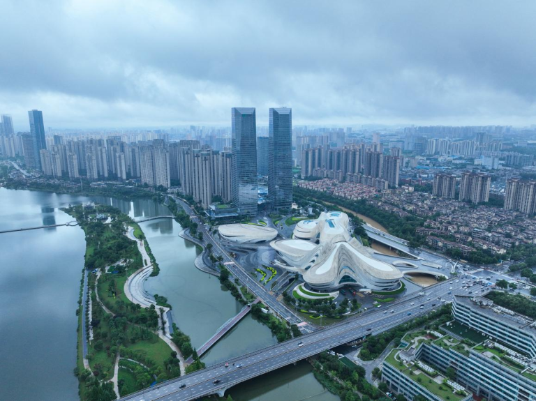 梅溪湖“海绵城市”守护您的雨天出行