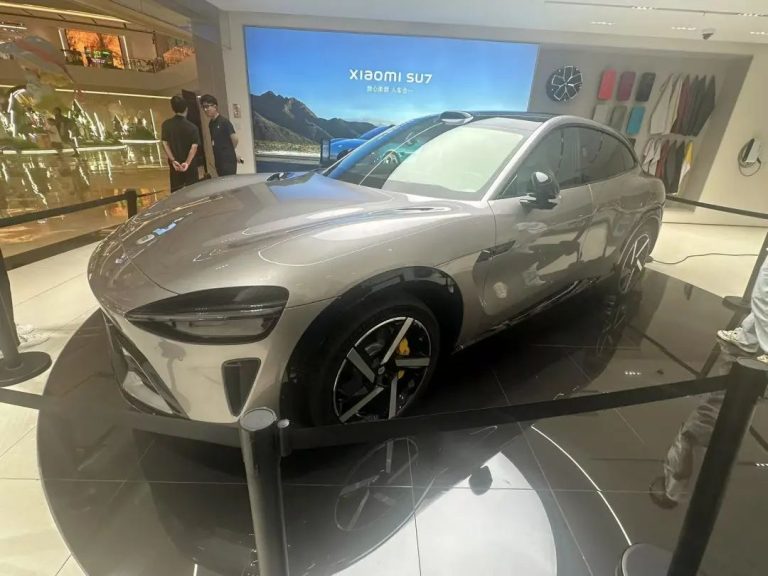 25.35万元起！小米YU7开售 雷军放话要挑战特斯拉Model Y