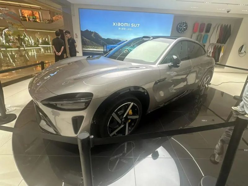 25.35万元起！小米YU7开售 雷军放话要挑战特斯拉Model Y
