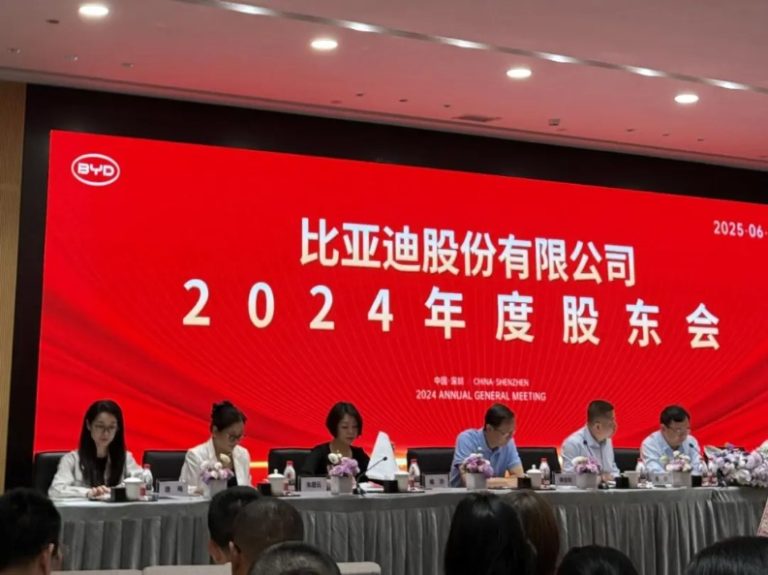 “比亚迪是我的生命”！股东会现场王传福哽咽落泪 称从不拉踩别人 回应股东批评：会改进