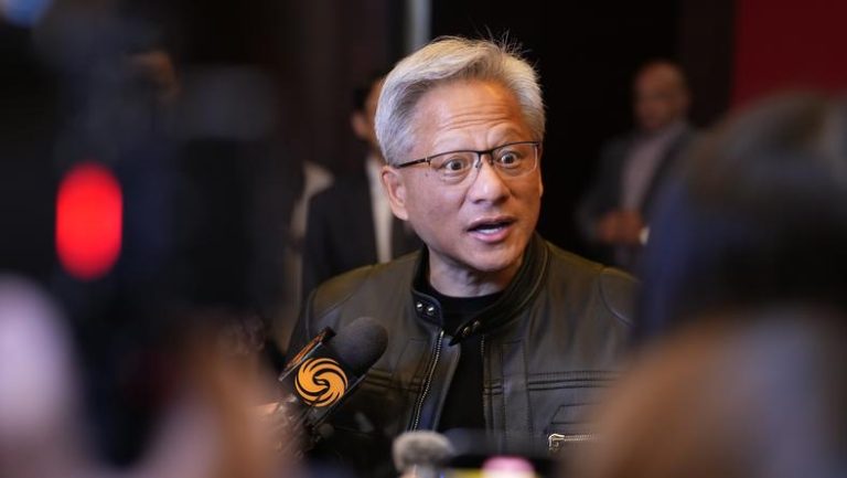 黄仁勋释怀了