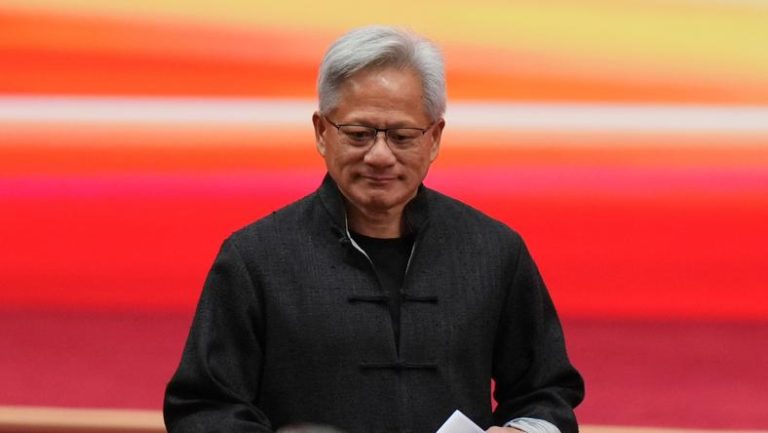 当黄仁勋换上唐装