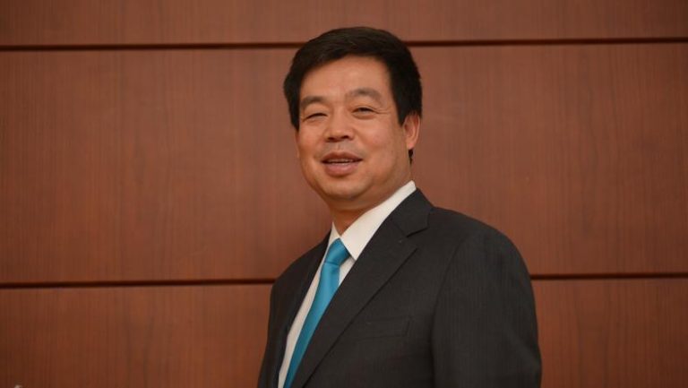 董事长去世，家居巨头深陷风暴眼