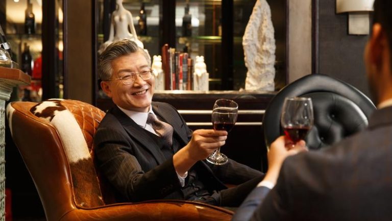 三重周期的呼唤：人在变老，钱在加速变老