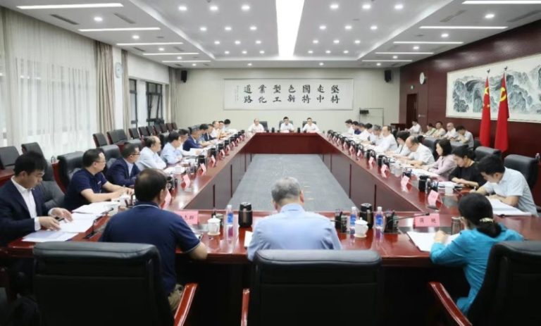 工信部组织14家光伏巨头座谈 称将综合治理光伏行业低价无序竞争