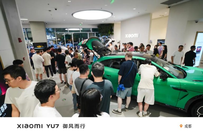 小米YU7“爆单” 新单交付要等到明年！多家车企“截胡”