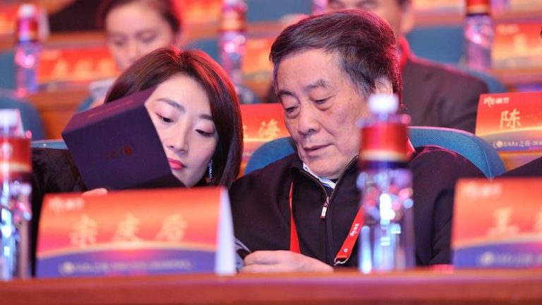 宗馥莉正在复刻，达娃之争中的宗庆后