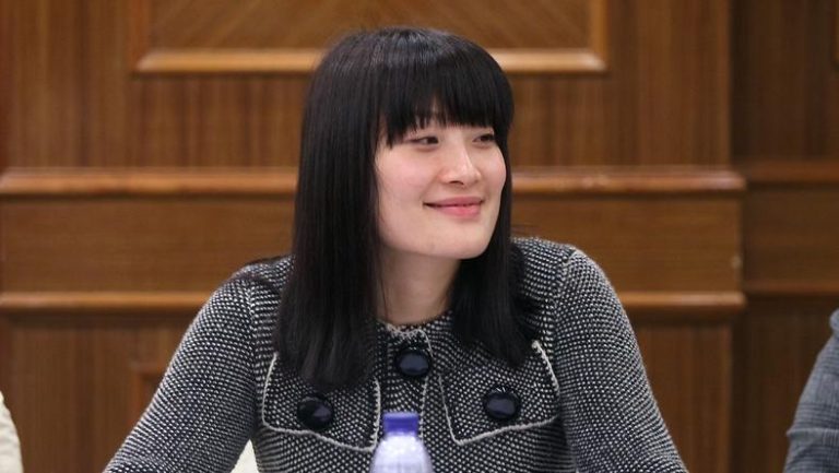 43岁宗馥莉的多面人生